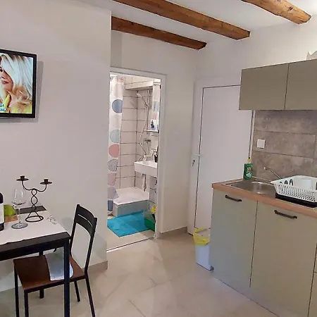 Amelia Apartman *